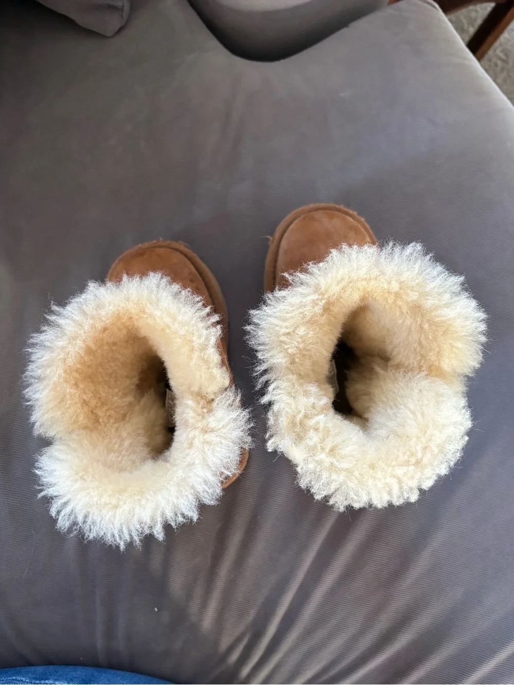 UGG suede elastic